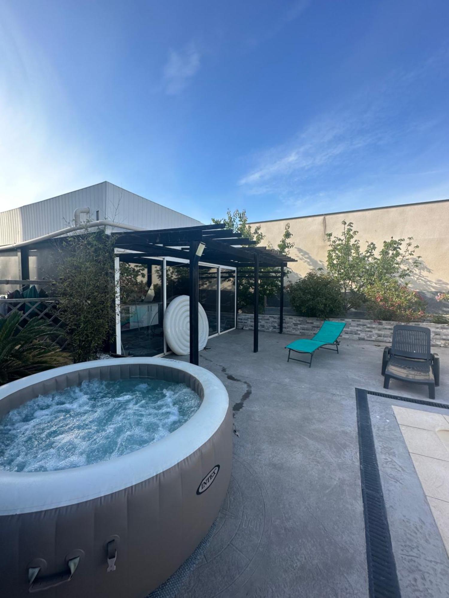 Superbe Appartement Avec Piscine Et Spa Privatif Villeneuve-les-Beziers Exterior photo